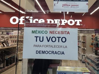 Office Depot llama a sus clientes a votar; lo acusan de apoyar a PRI y PAN