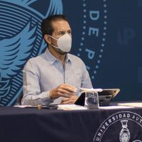 Se ampara rector de la BUAP; denuncia injerencia de Barbosa en el relevo