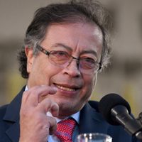 El congreso de Perú declaró "persona non grata" al presidente colombiano Gustavo Petro