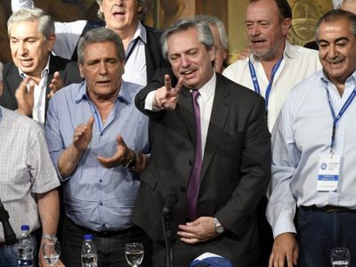Fernández puso a la CGT de pie: "Al gobierno hay que aplaudirlo por sus medidas sociosanitarias"