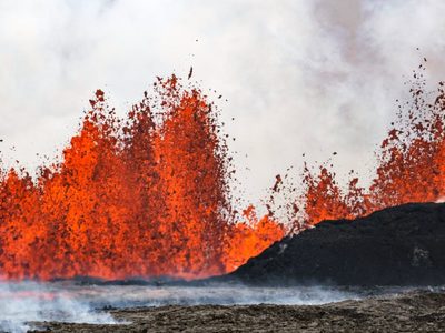 Volcán en Islandia vuelve a hacer erupción; es la quinta vez desde diciembre