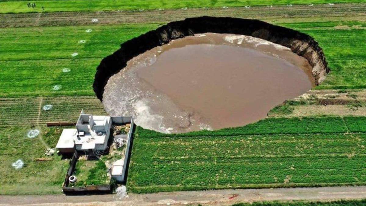 El socavón formado en Puebla