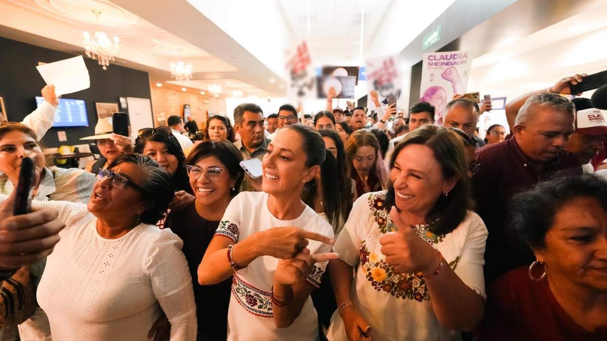 Tras los abucheos, el equipo de prensa de la candidata morenista envió fotografías de la bienvenida que le dieron simpatizantes