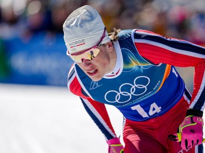 Noruego Johannes Hoesflot Klaebo gana novena medalla de oro en esquí de fondo; rompe récord