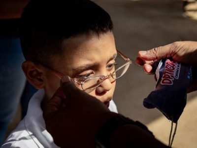 El programa de Salud Escolar comenzó la evaluación oftalmológica en escuelas de Senillosa