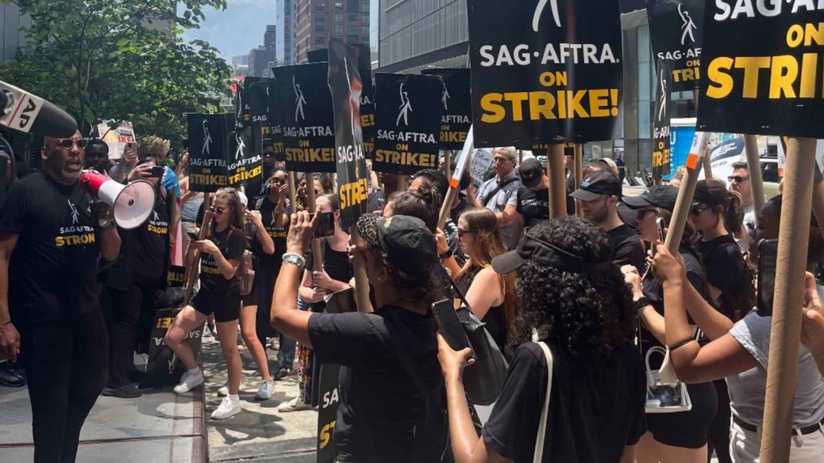 Marcha de guionistas en Nueva York