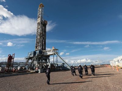 Acuerdo entre gremios y empresarios petroleros: interrumpen despidos y suspensiones