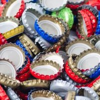 Pensá dos veces antes de tirar las tapitas de cerveza: mirá estas 2 ideas para reutilizarlas en casa y sin gastar