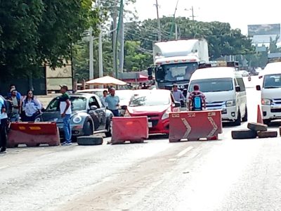 Magisterio de Chiapas inicia paro de labores y bloqueos carreteros en distintos puntos del estado