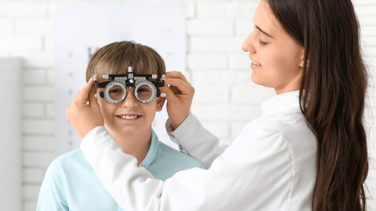 El programa Vive Saludable integra servicios médicos preventivos dentro de las escuelas públicas del país.