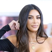Con cuidado: Kim Kardashian hizo un anuncio muy esperado, pero el atuendo llamó más la atención