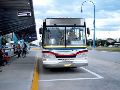General Roca sigue sin transporte urbano y negocia con cinco empresas