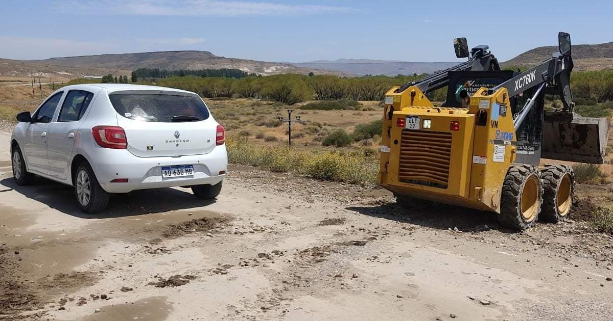 Equipos de Vialidad liberaron las rutas tras la tormenta que azotó al interior de Neuquén. Fuente: (Facebook)