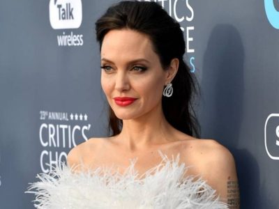 ¡Qué lugar! Sale a la luz una foto de Angelina Jolie enseñando su tatuaje en una zona insólita