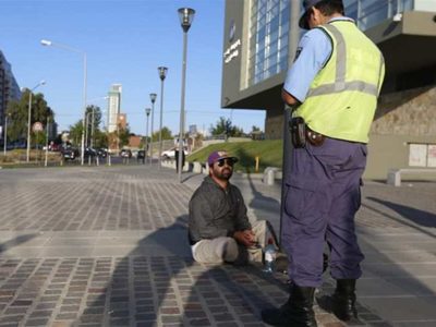 "Domiciliaria para los que balearon al taxista": Pares en rebeldía y un hermano encadenado