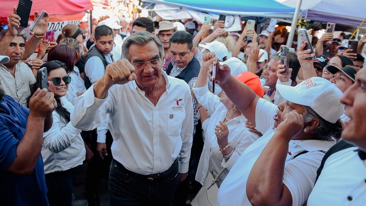 Américo acude a dialogar con las y los maestros; les pide reanudar las clases