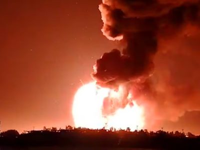 Videos: explosiones e incendio en un parque industrial de Ezeiza