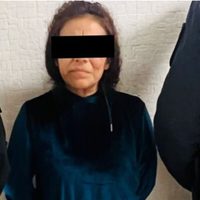 Festejaba con su esposo, lo asesinan y ella es detenida por posesión de drogas