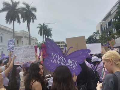 Cientos de mujeres salen a protestar en Culiacán por la violencia y por la defensa de sus derechos