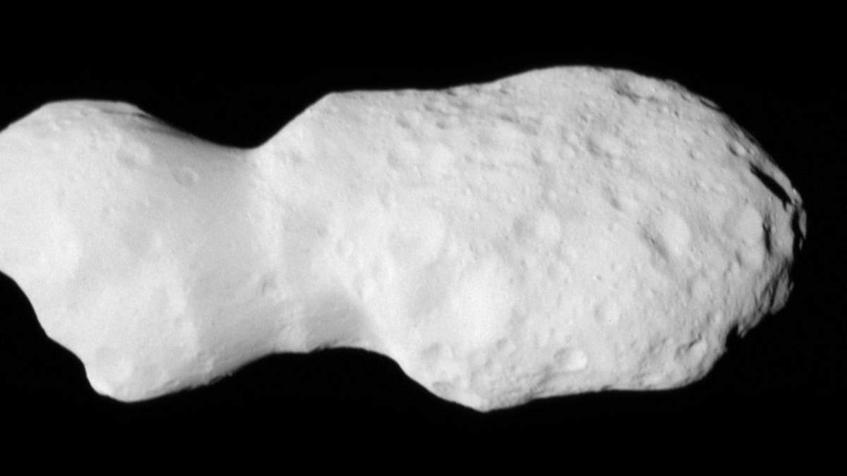 Foto entregada por la NASA que muestra al asteroide Donaldjohanson captado por la nave espacial Lucy el 20 de abril del 2025
