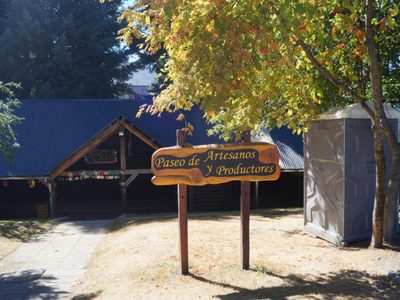 Desde el Paseo de Artesanos de Villa La Angostura, siguen a la espera de una respuesta del Ejecutivo