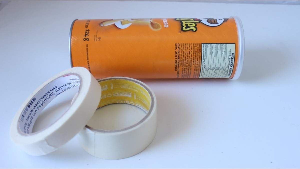 Latas de papas fritas. Fuente: (Youtube)