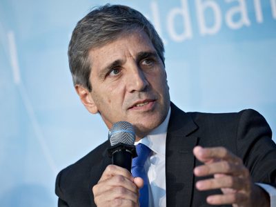 La UIA le presenta a Luis Caputo un plan para reactivar la economía en medio de caída industrial