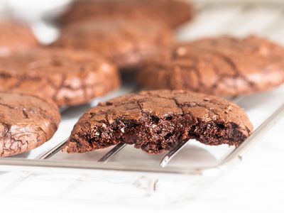 Galletas brownie con 3 ingredientes: una receta chocolatosa y fácil, ideal para ese antojo