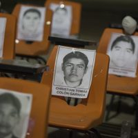Juzgado federal ordena al Ejército entregar más de 800 folios sobre caso Ayotzinapa