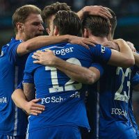La curiosa e insólita práctica de fútbol del Shalke 04 pese al coronavirus