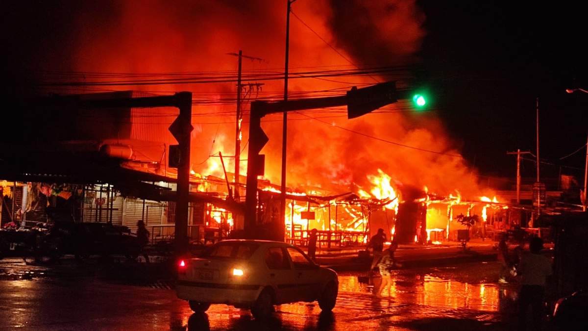 El incendio en la Central de Abastos de Acapulco