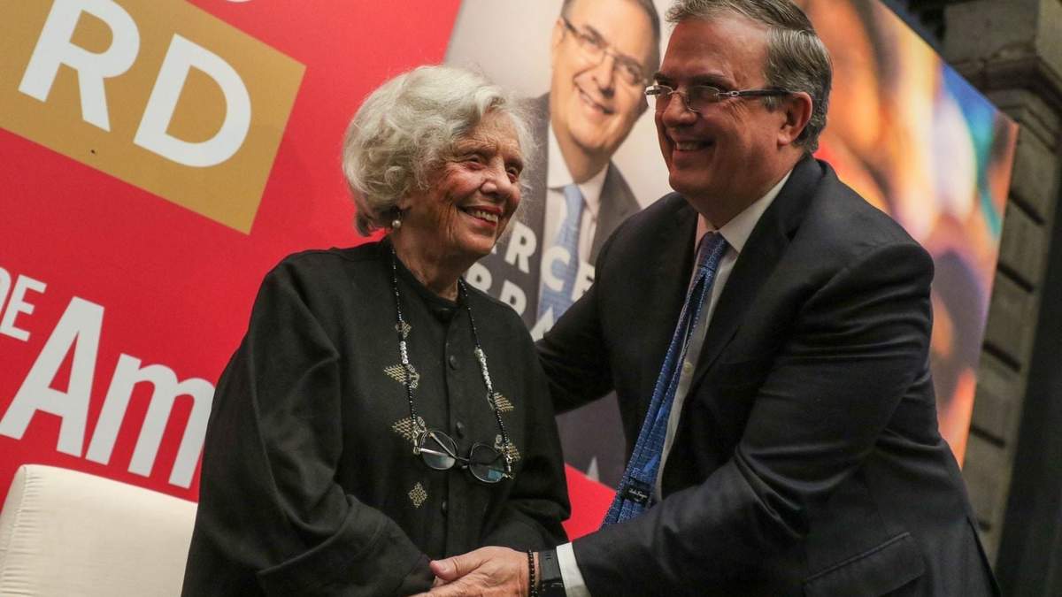 Junto a la escritora Elena Poniatowska, Ebrard presenta su libro "El camino de México"