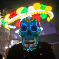 Por primera vez en el Zócalo alumbrado público decorativo por el Día de Muertos