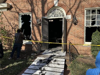 Gobernador demócrata de Pensilvania y su familia escapan ilesos de incendio provocado en su casa