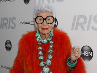 Murió Iris Apfel, experta textil y celebridad de la moda conocida por su estilo excéntrico
