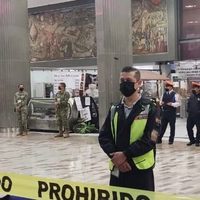 Marinos desalojan plantón de extrabajadores de Mexicana de Aviación en el AICM