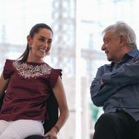 Con protestas y “Cielito lindo” reciben a Sheinbaum y AMLO en Mexicali