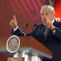 Penchyna ganaba 700 mil pesos en Infonavit, revela AMLO