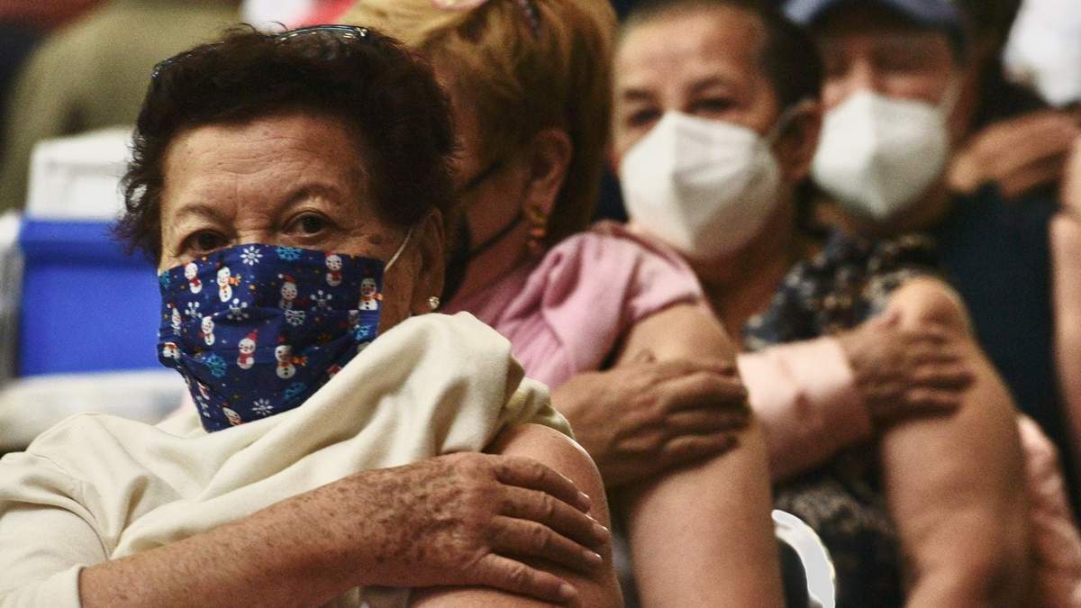 Vacunación de adultos mayores en la alcaldía Cuauhtémoc