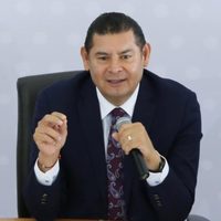 Alejandro Armenta le truena los dedos a la secretaria de Turismo y luego se disculpa (Video)