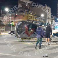 Un triple choque y vuelco sacudió la mañana en la Avenida Mosconi y Olascoaga