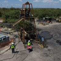 Interpol emite ficha roja contra dueños de la mina donde quedaron atrapados 10 trabajadores