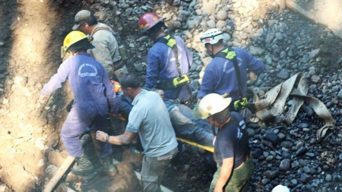 Obrero herido en una obra de Centenario. Fuente: (Twitter)