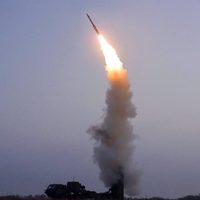 Norcorea dispara misil balístico hacia el mar, dice Surcorea