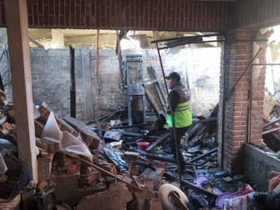 Explosión de pirotecnia en Mixquic lesiona a dos personas y a un caballo