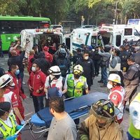 Semovi informa que son más de 60 los heridos por choque de autobús contra Metrobús en Reforma