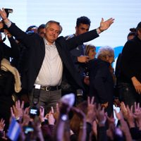 El opositor Alberto Fernández propina duro golpe a Macri en las primarias de Argentina