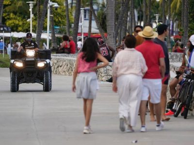 Miami Beach declara toque de queda en pleno spring break