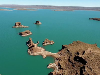 Verano a orillas del Limay: cuánto cuesta acampar en Villa El Chocón y qué playas están habilitadas