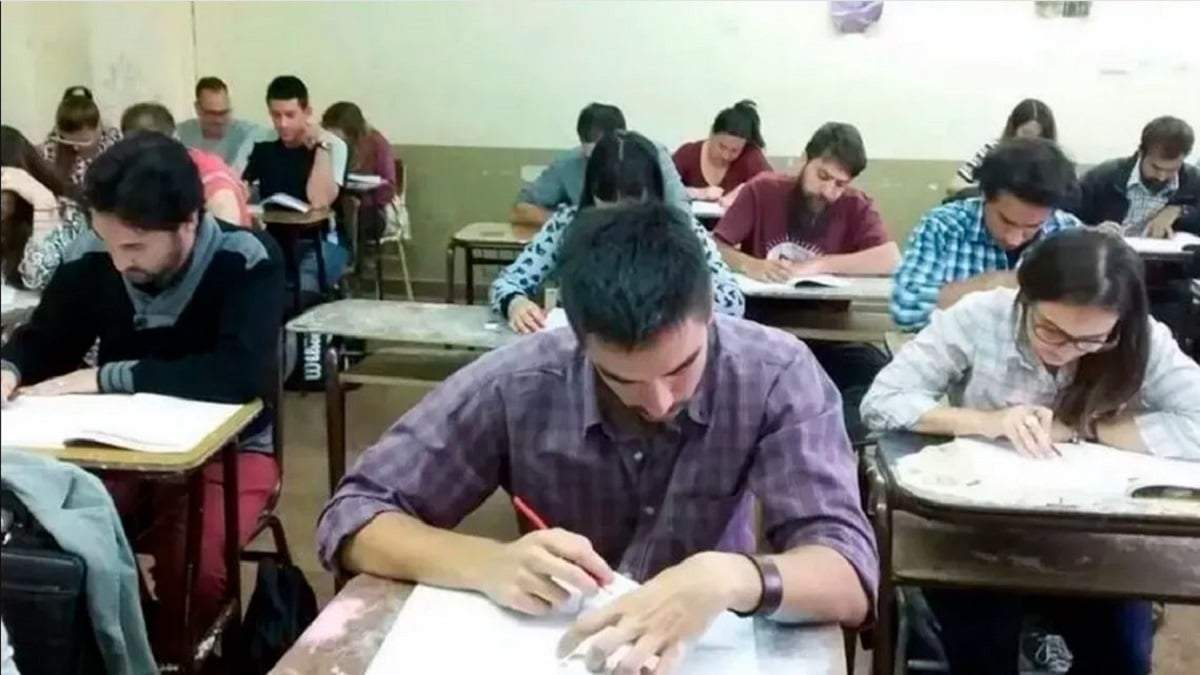 El proyecto de Parrilli propone facilitar la terminalidad educativa en el nivel secundario. Fuente: (Facebook)